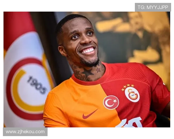 杨莉娜官宣加盟加拉塔萨雷女足