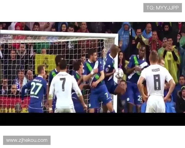 皇马球迷高呼声援维姆深爱你们