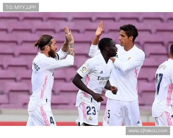 皇马新赛季主场球衣曝光 白绿粉色点缀亮眼